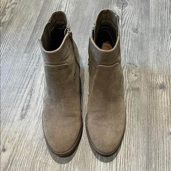 Universal Thread booties - Picture 2 of 5